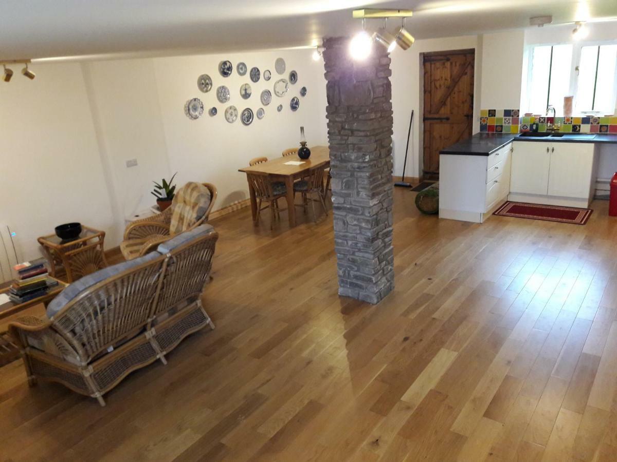 The Barn Annexe, Cefn-Yr-Allt Crickadarn Zewnętrze zdjęcie